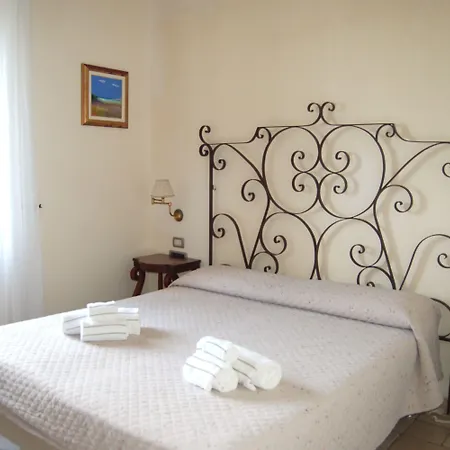 Hotel Relais Sant'eligio 4*
